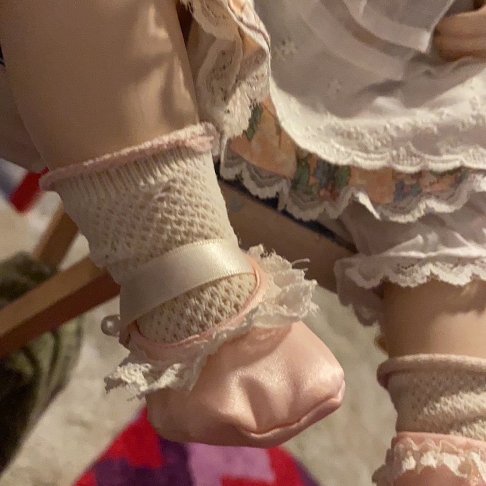 PORCELAIN DOLL - Picture 8 of 16